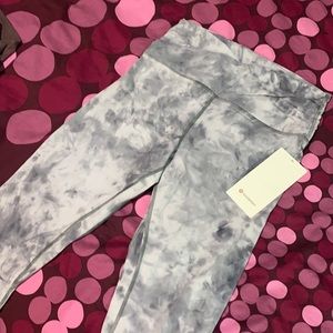 Align HR Crop 21” *Cross Waist